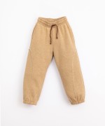 Pantaloni con dettaglio a incastro | Illustration