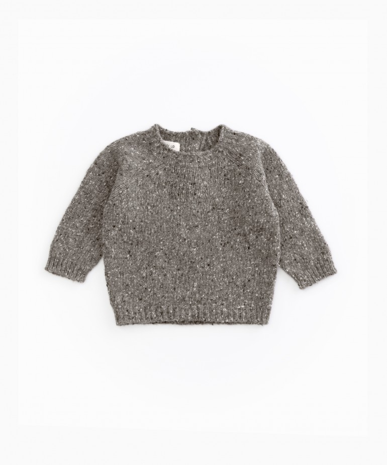 knitted sweater with recycled fibres