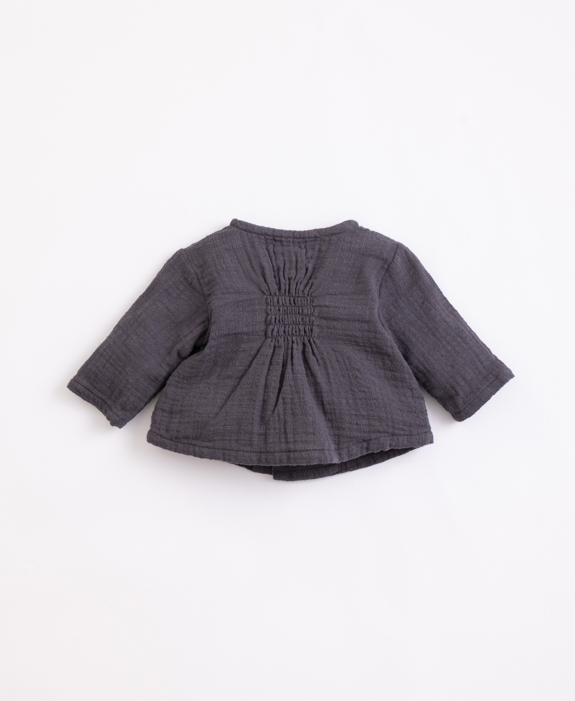 Maglia in cotone con bottoni in cocco | Illustration