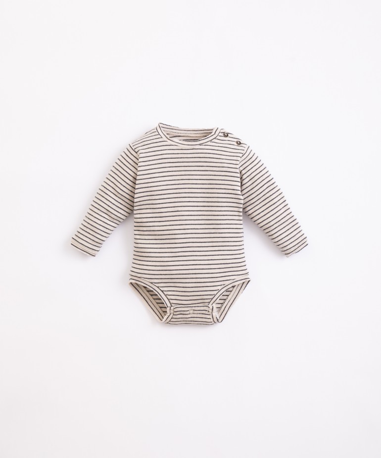 Striped body with recycled fibres