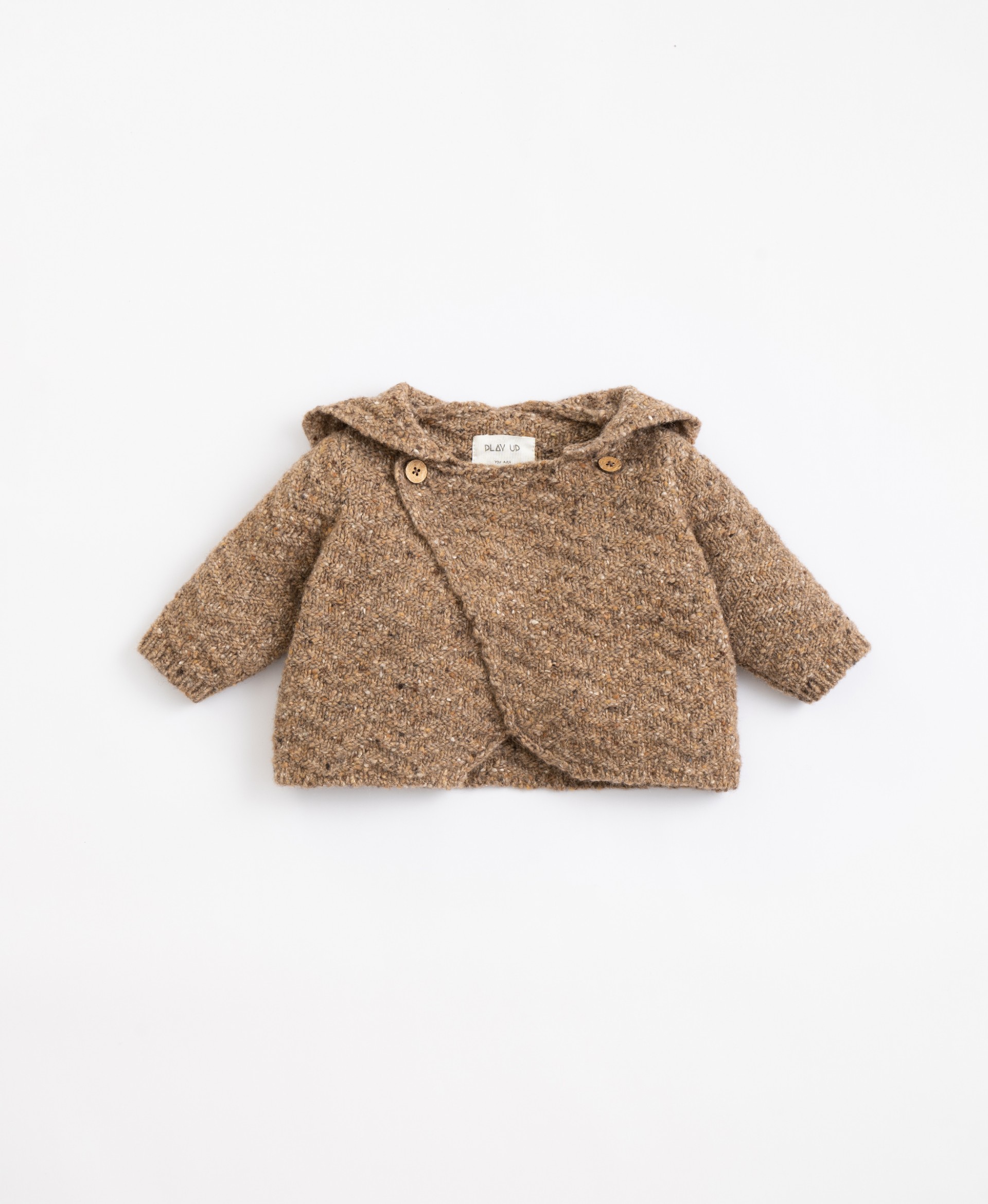 Casaco tricot com fibras recicladas e capucho| Illustration
