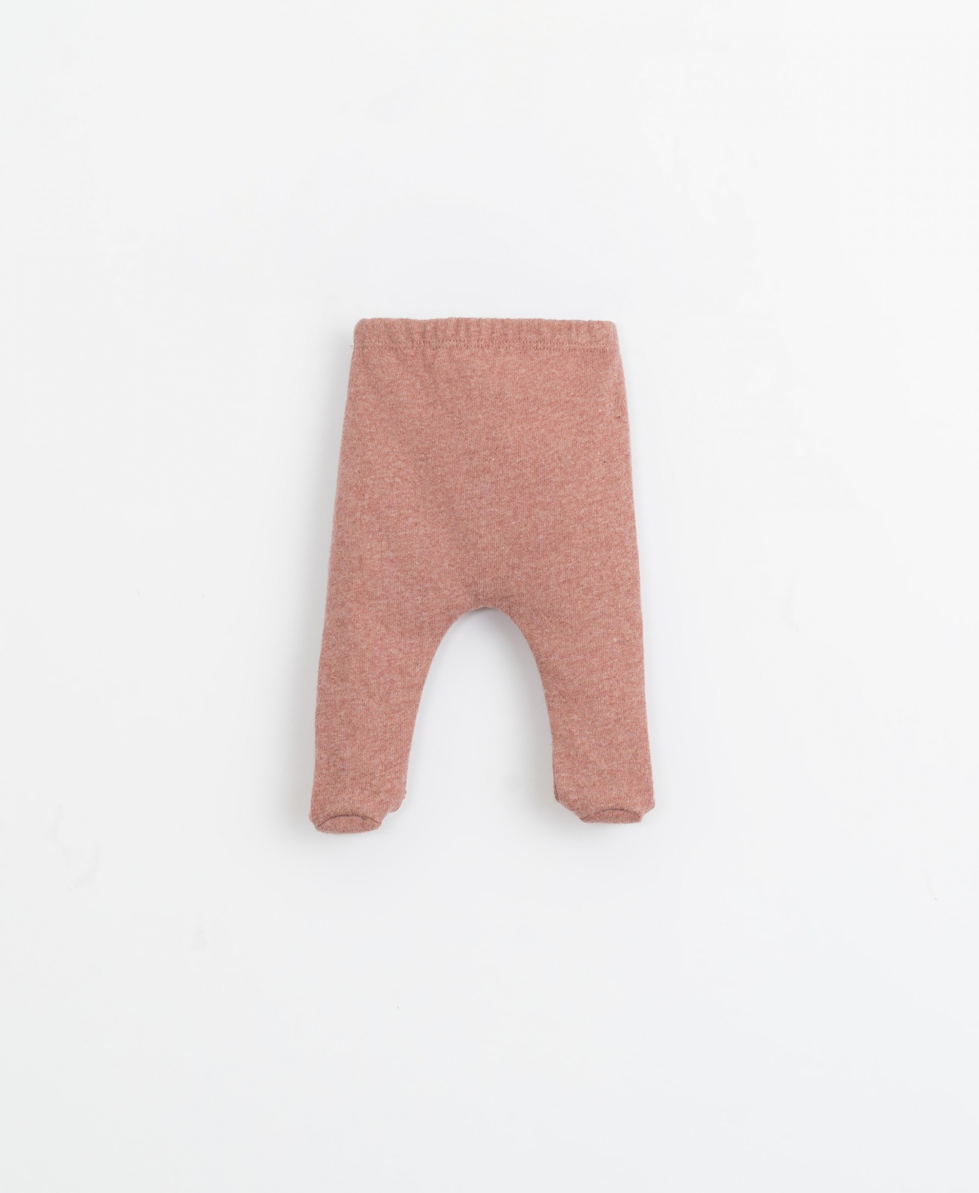 Completo maglia con tasca e pantaloni | Illustration