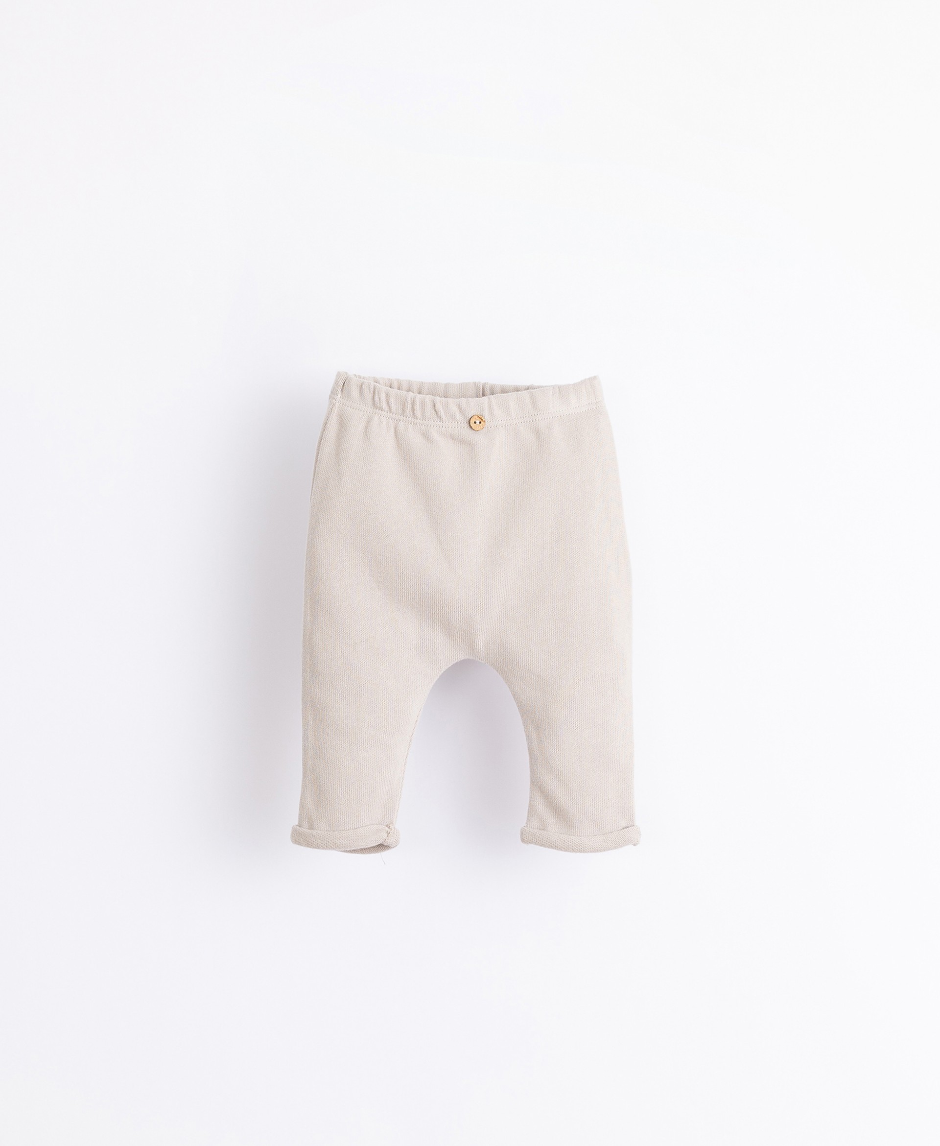 Trousers with decorative button | Illustration