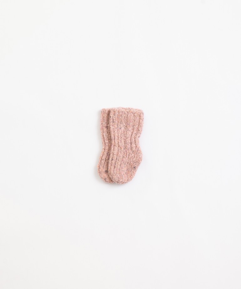 Knitted socks with a mixture of recycled fibres