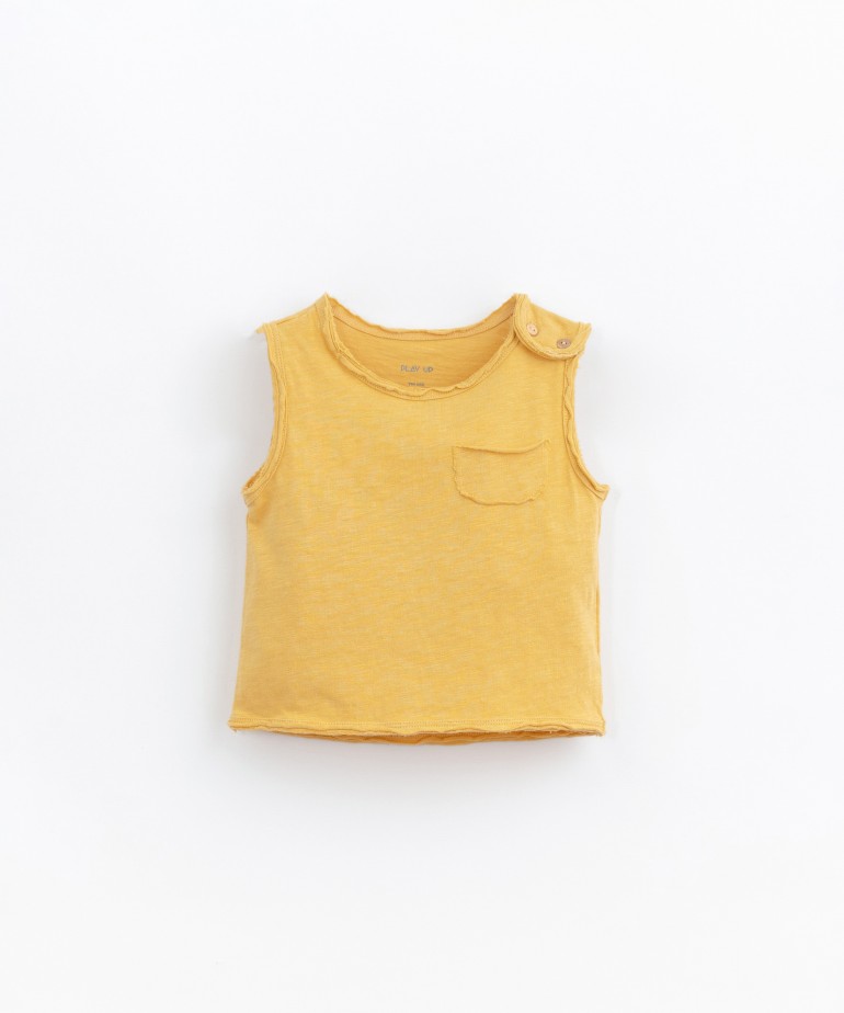 T-shirt in organic cotton with no sleeves