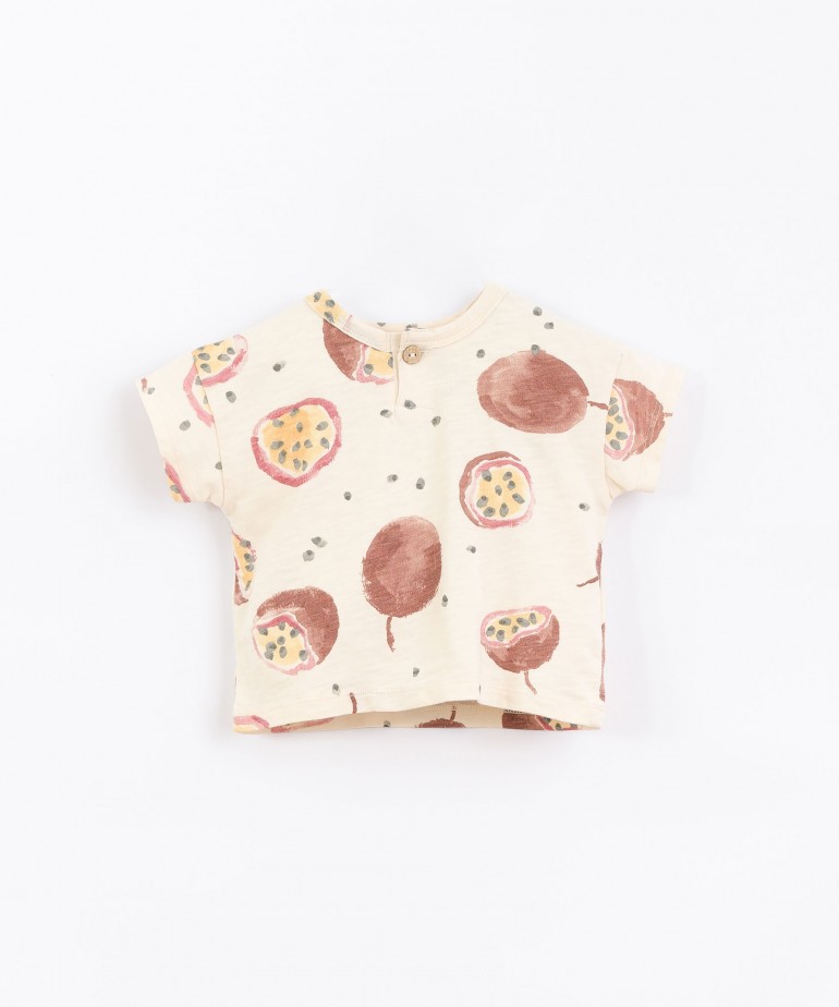 T-shirt in organic cotton with passion fruit print