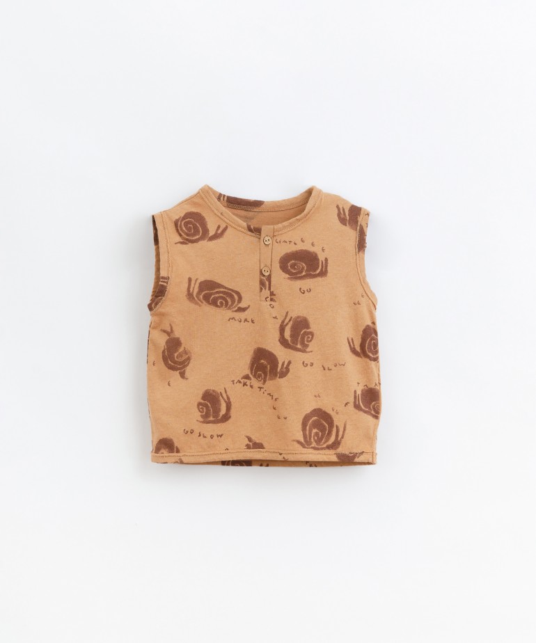 Sleeve-less T-shirt with snail print