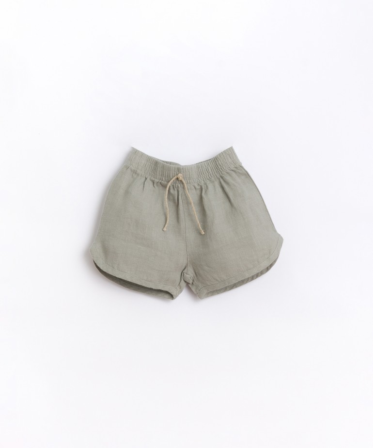 Linen shorts with decorative pull-string