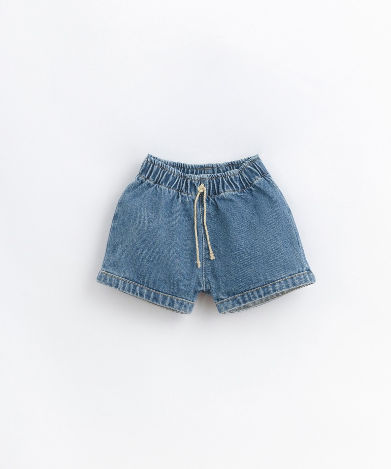 Denim shorts with decorative pull-string
