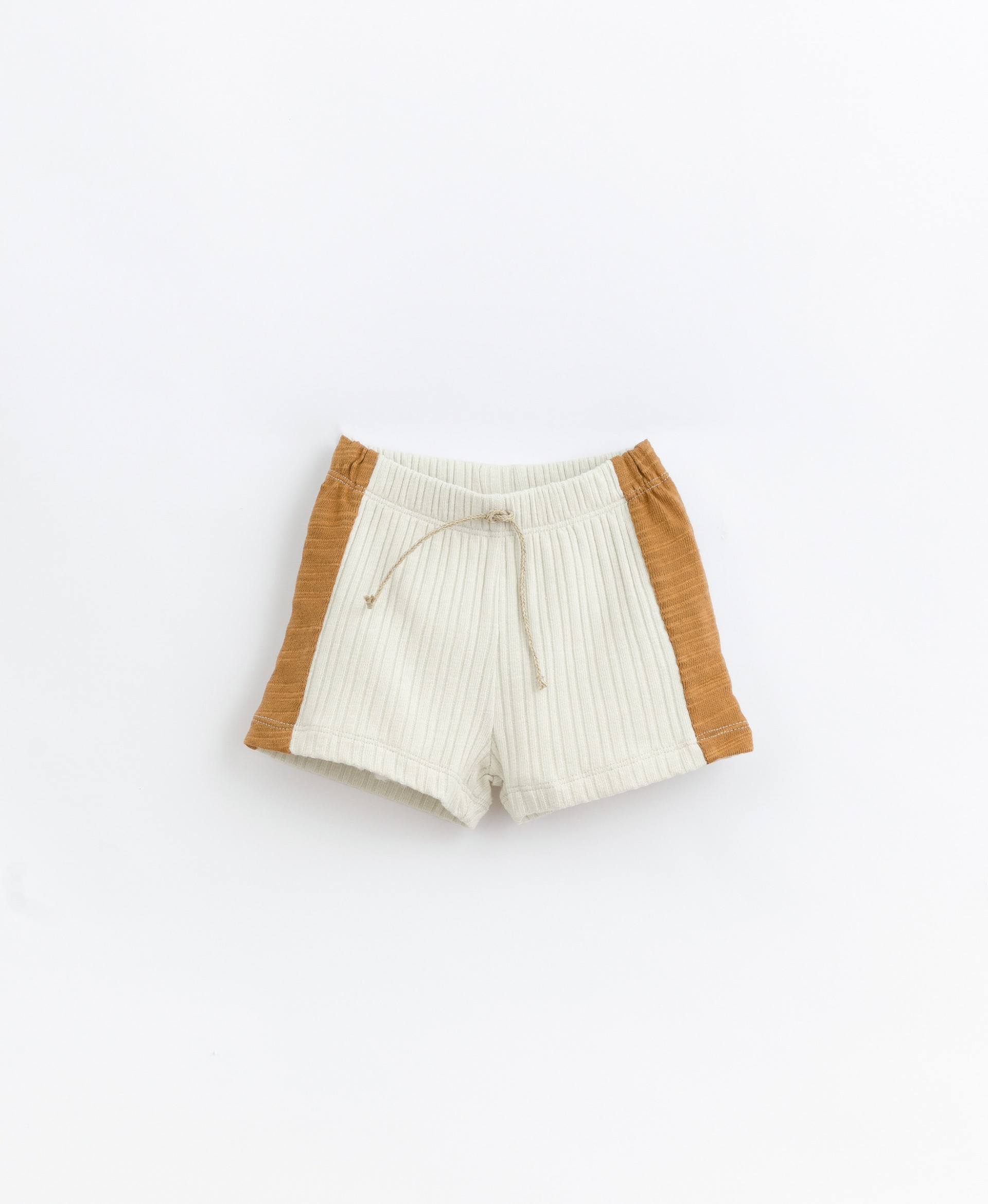 Pantalones cortos de ajuste al contraste | Basketry 