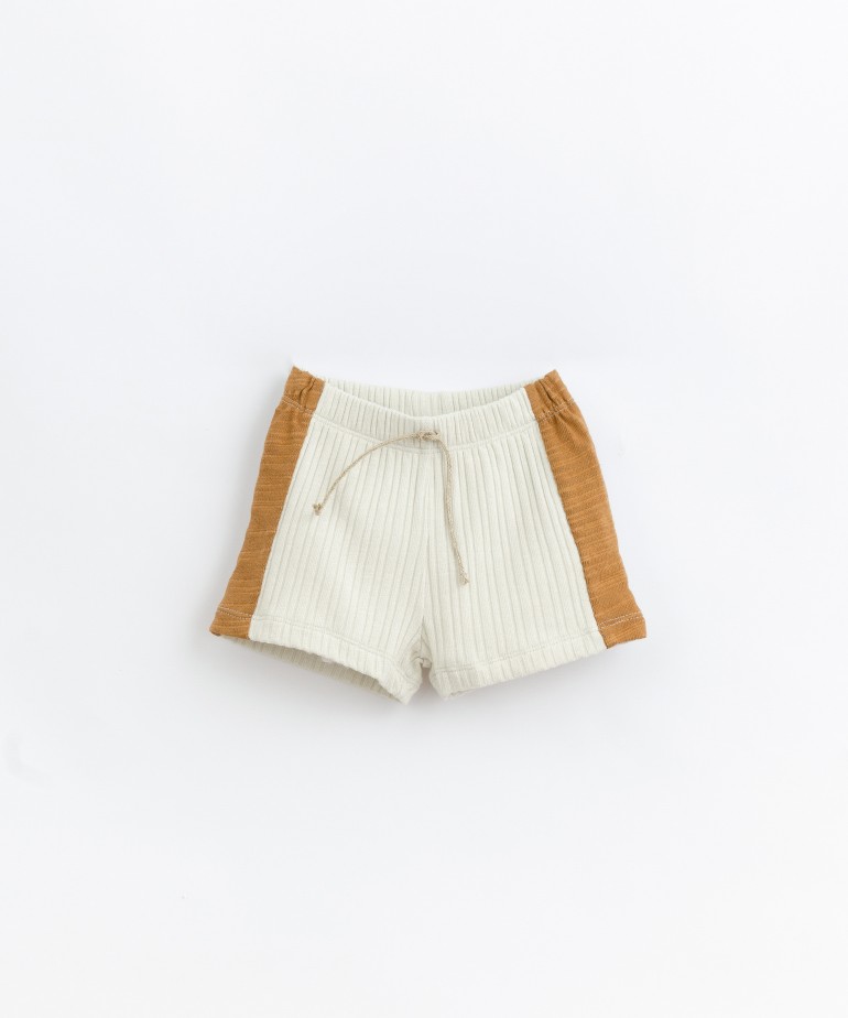 Pantalones cortos en punto de canalé de algodón orgánico 