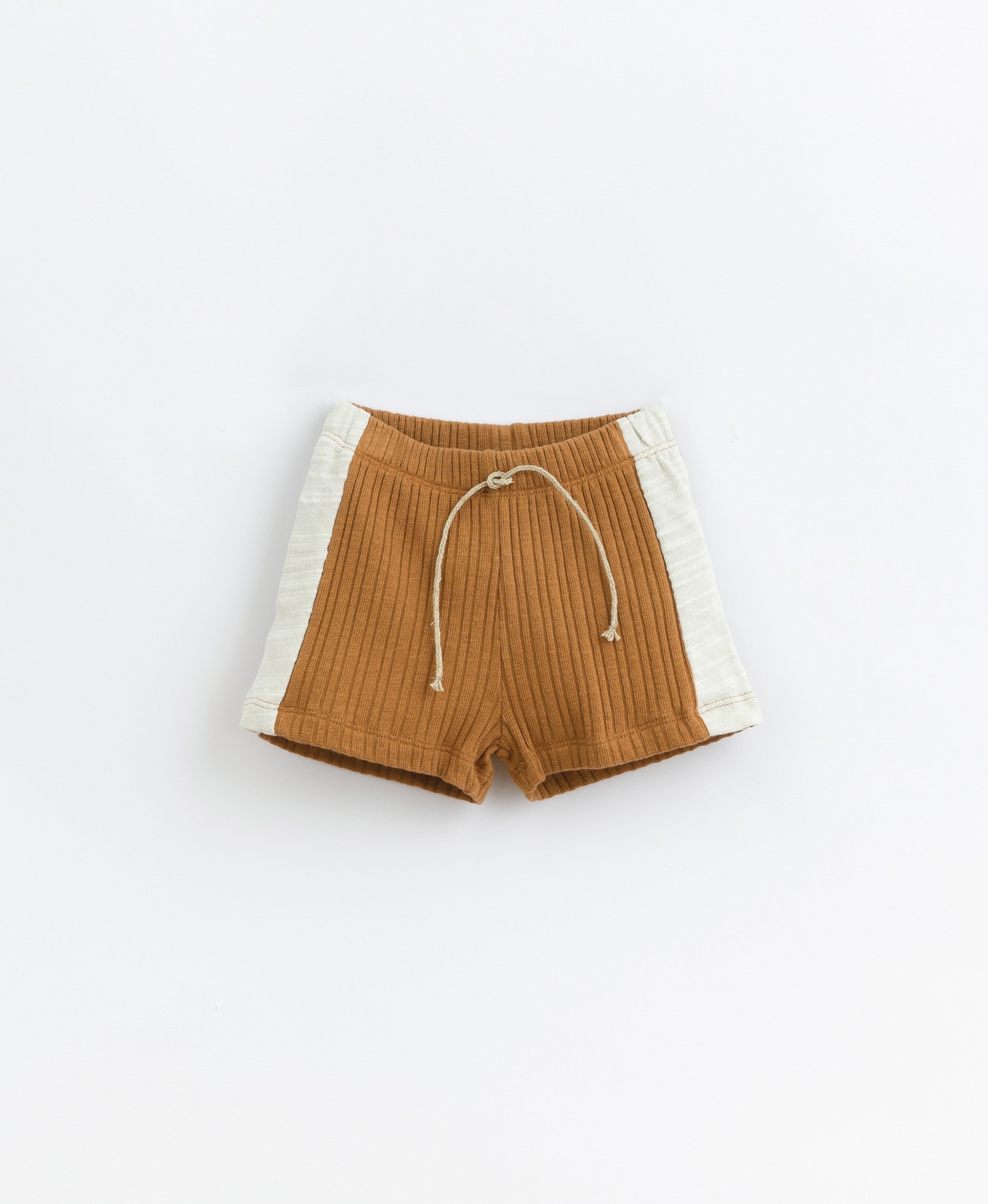 Shorts with contrasting in-set | Basketry