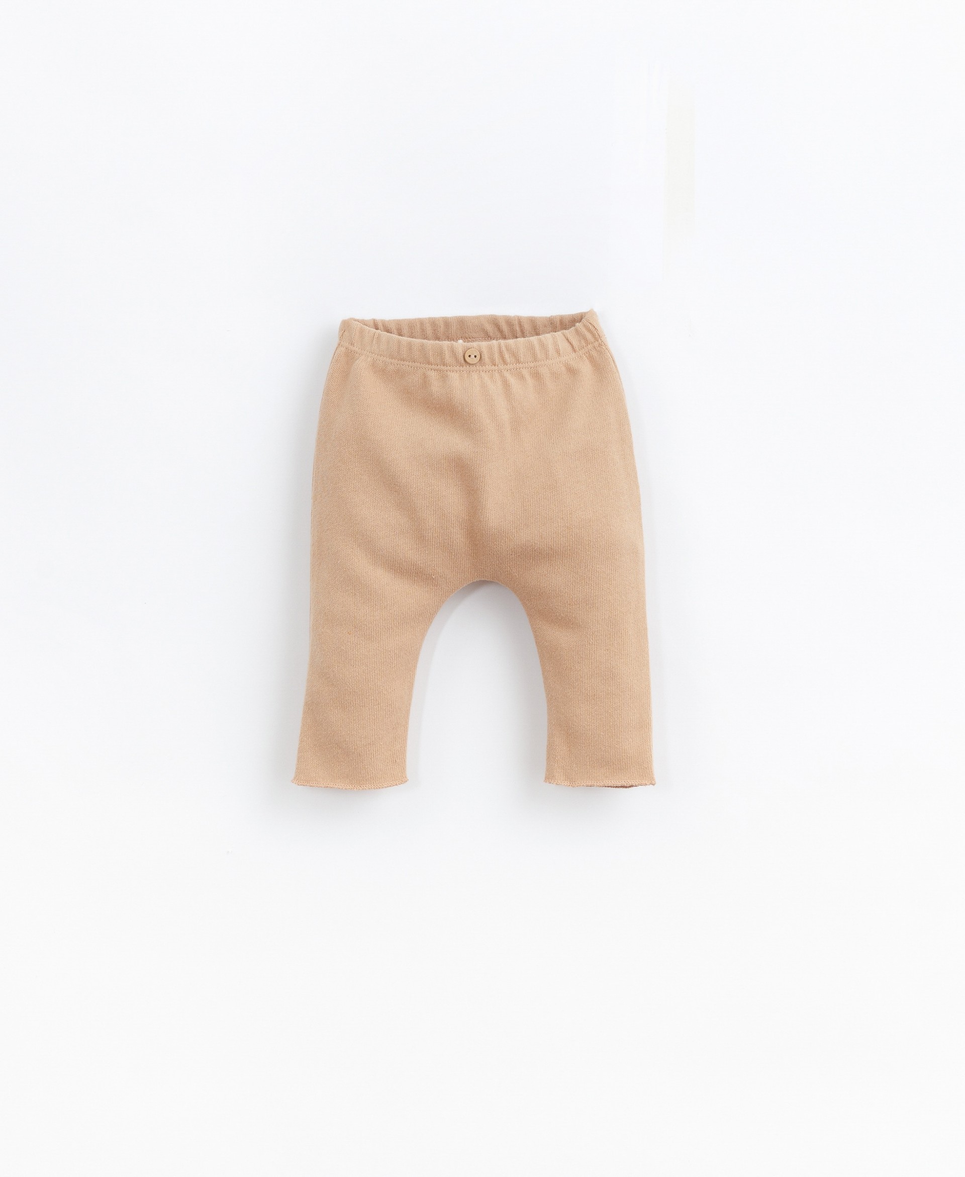Pants with decorative wooden button | Basketry