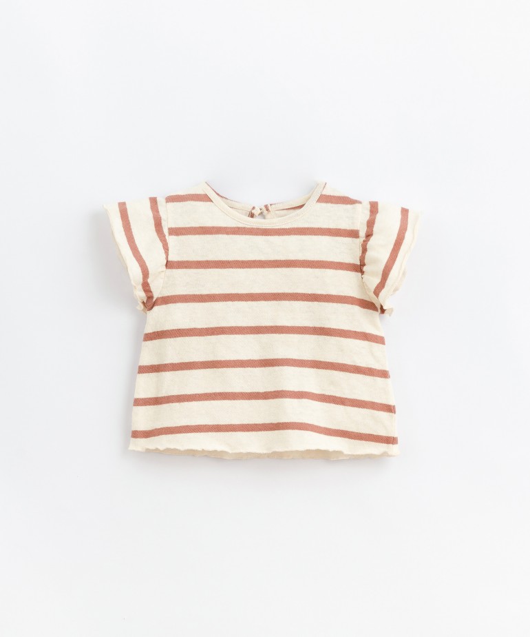 Striped t-shirt with back opening