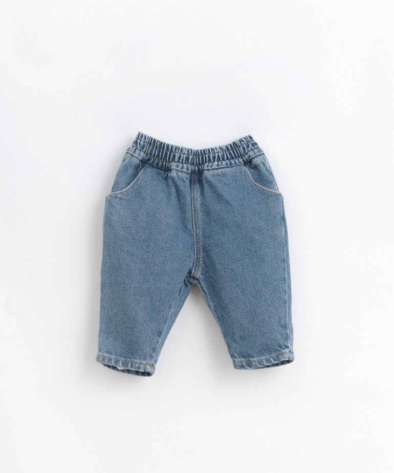Denim pants with coconut shell buttons