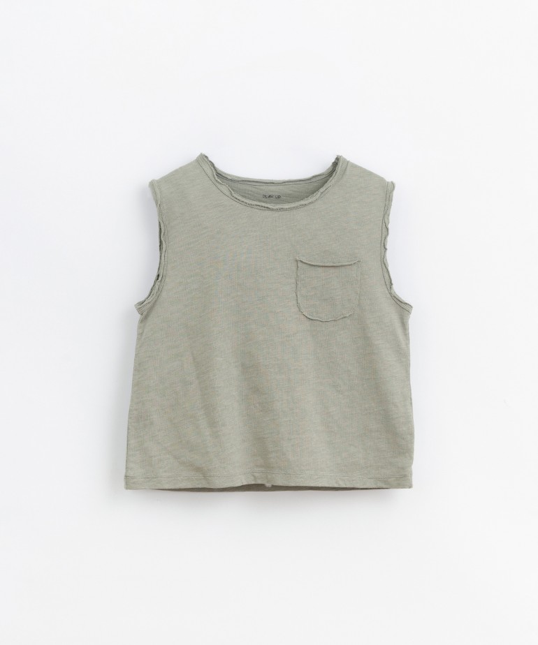 Sleeve-less T-shirt with pocket