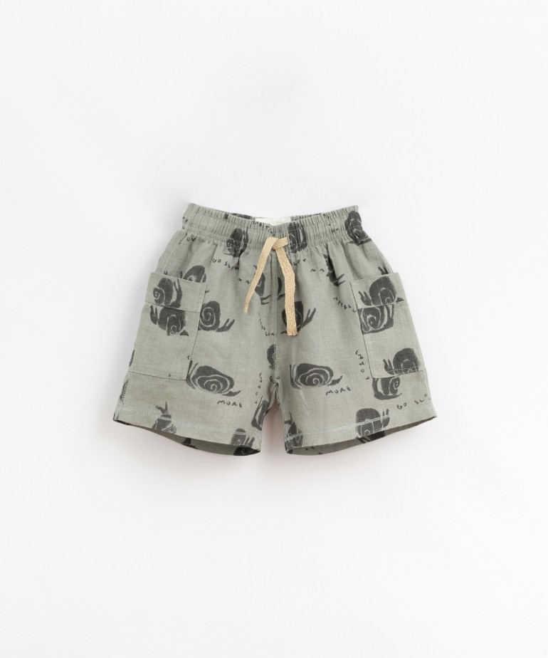 Shorts in printed linen