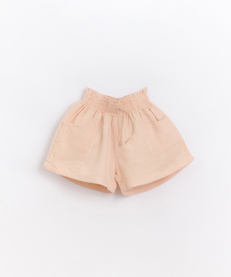 Linen shorts with decorative pull-string