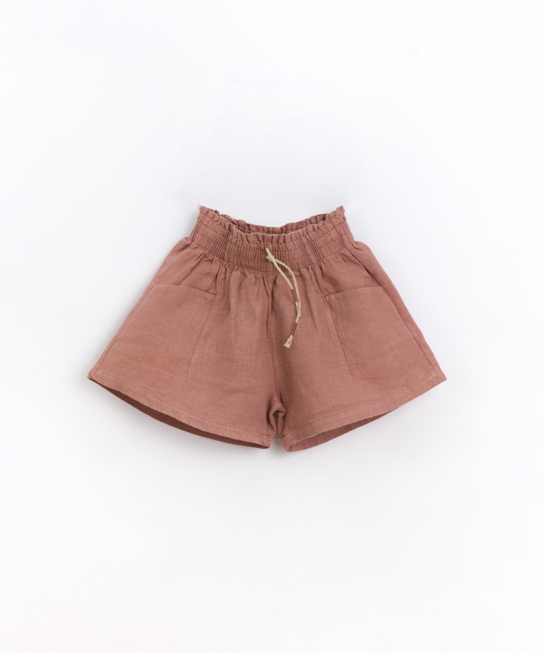 Pantalones cortos de lino con cordón decorativo