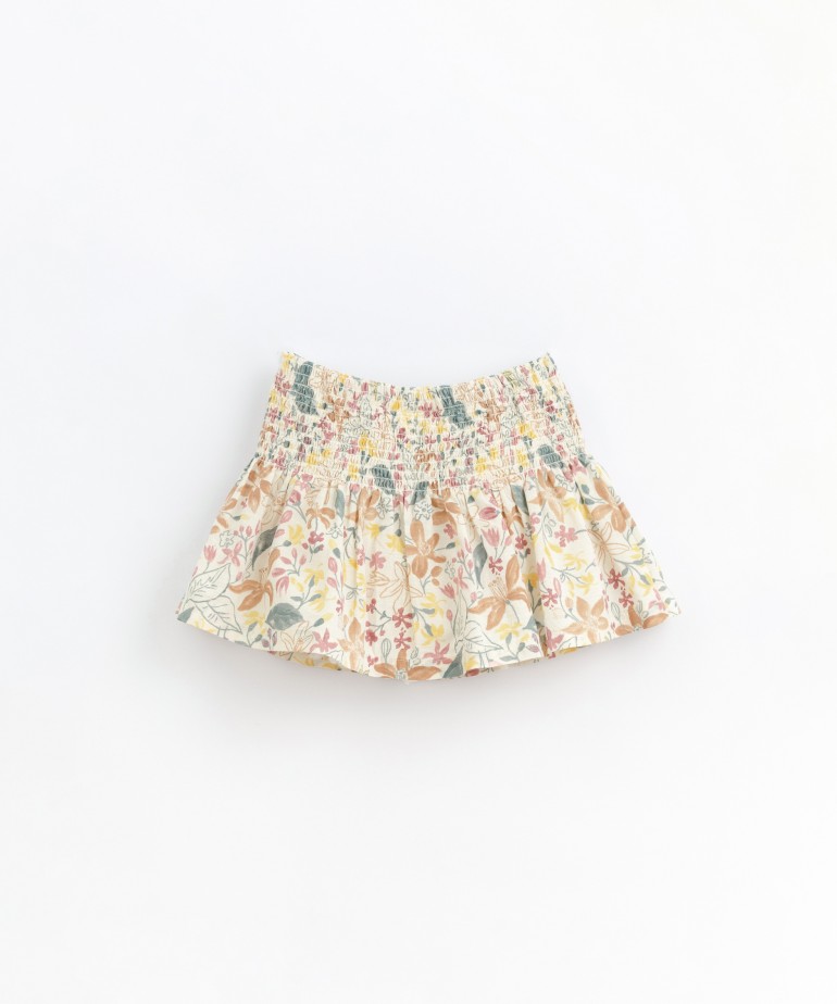 Skirt in floral print fabric
