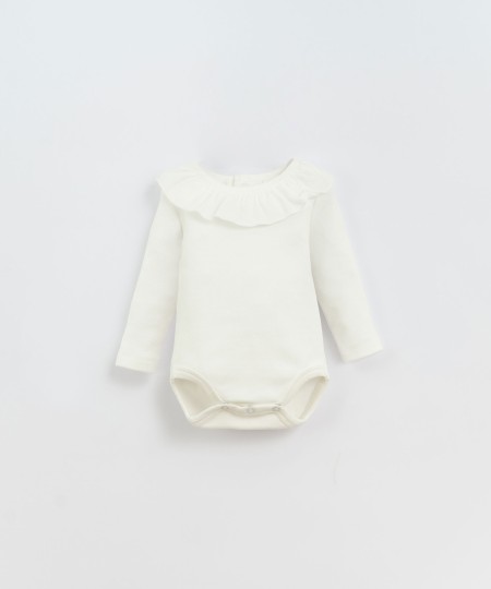 Body with fabric collar