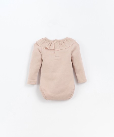 Body with fabric collar