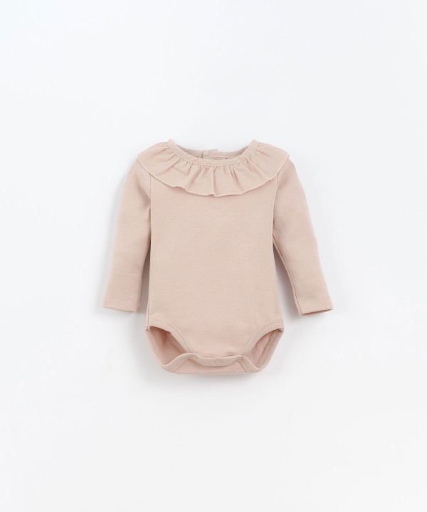 Body with fabric collar