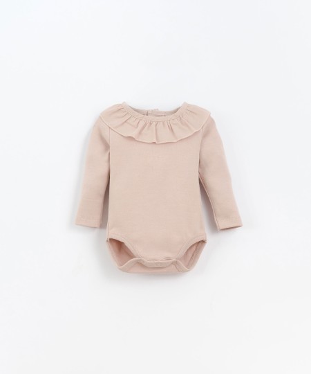 Body with fabric collar