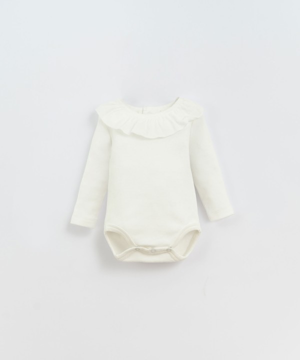 Body with fabric collar