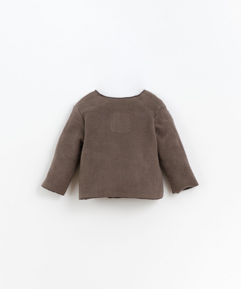 Chaqueta con abertura cruzada