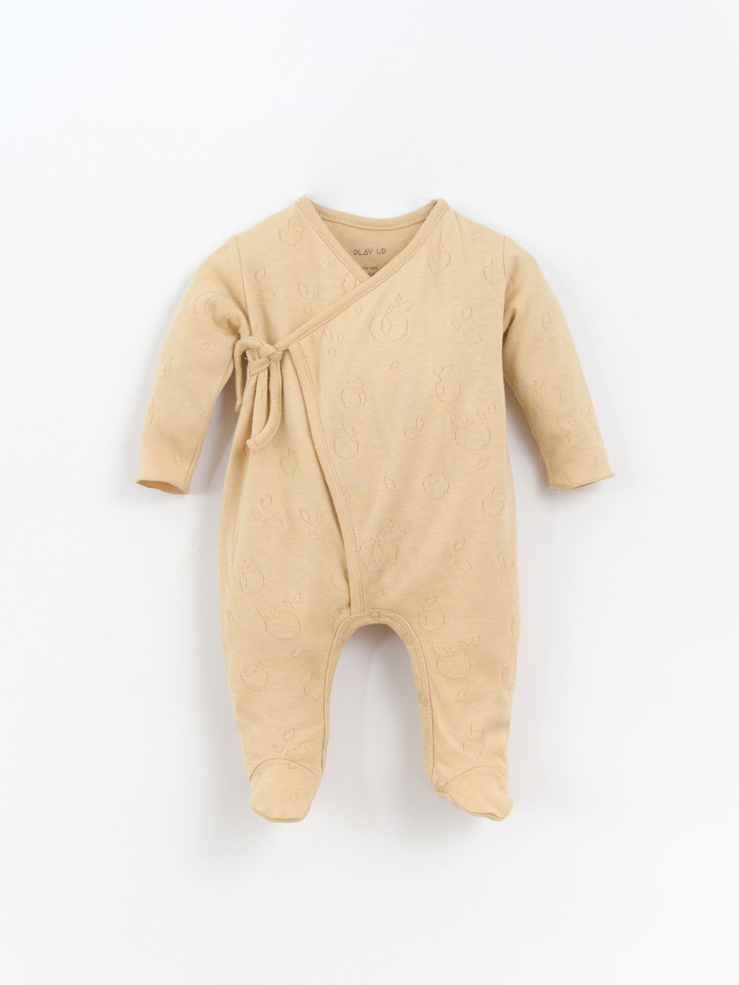 Mono con abertura cruzada