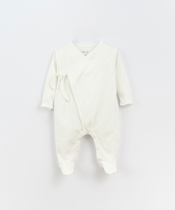 Mono con abertura cruzada