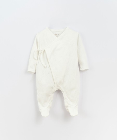 Mono con abertura cruzada