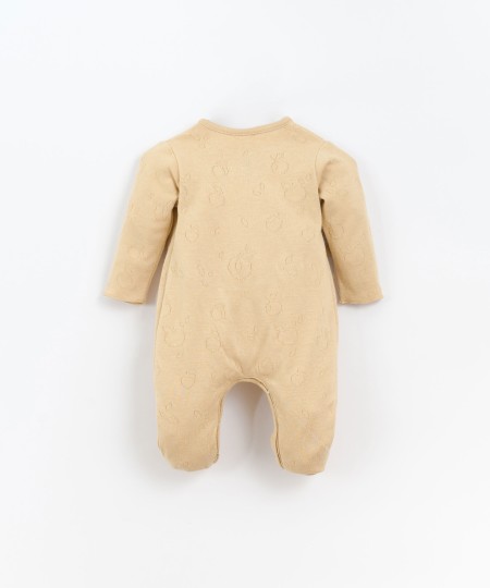 Mono con abertura cruzada