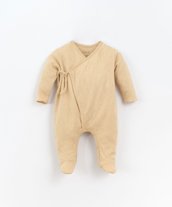 Mono con abertura cruzada