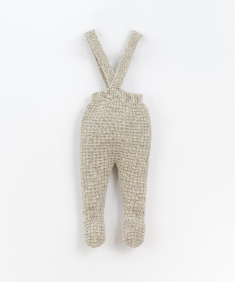 Knitted trousers with recycled fibres