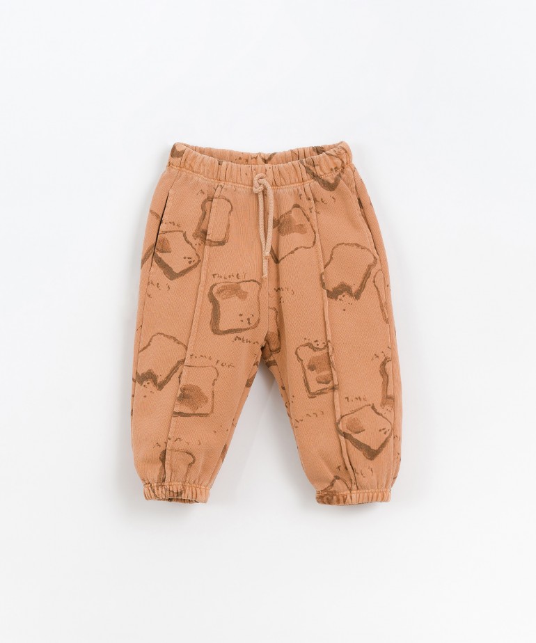 Trousers with toasts print