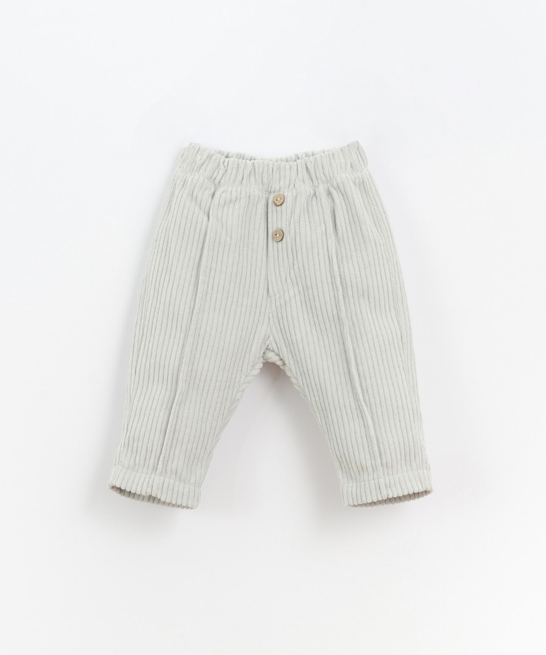 Corduroy trousers in recycled fibres