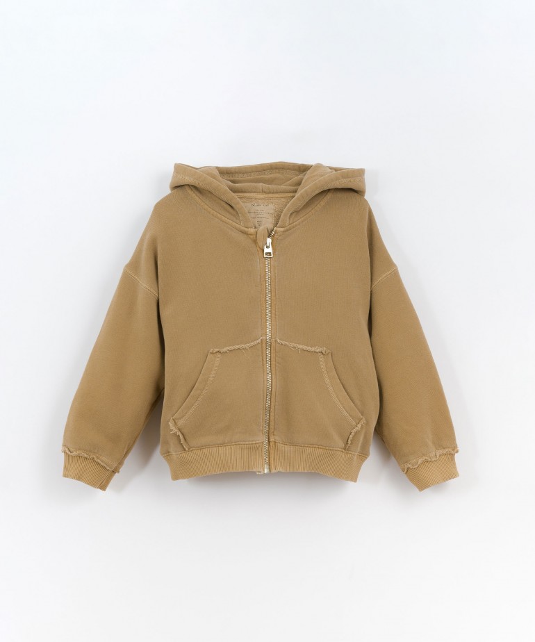 Jacket with hood and zip