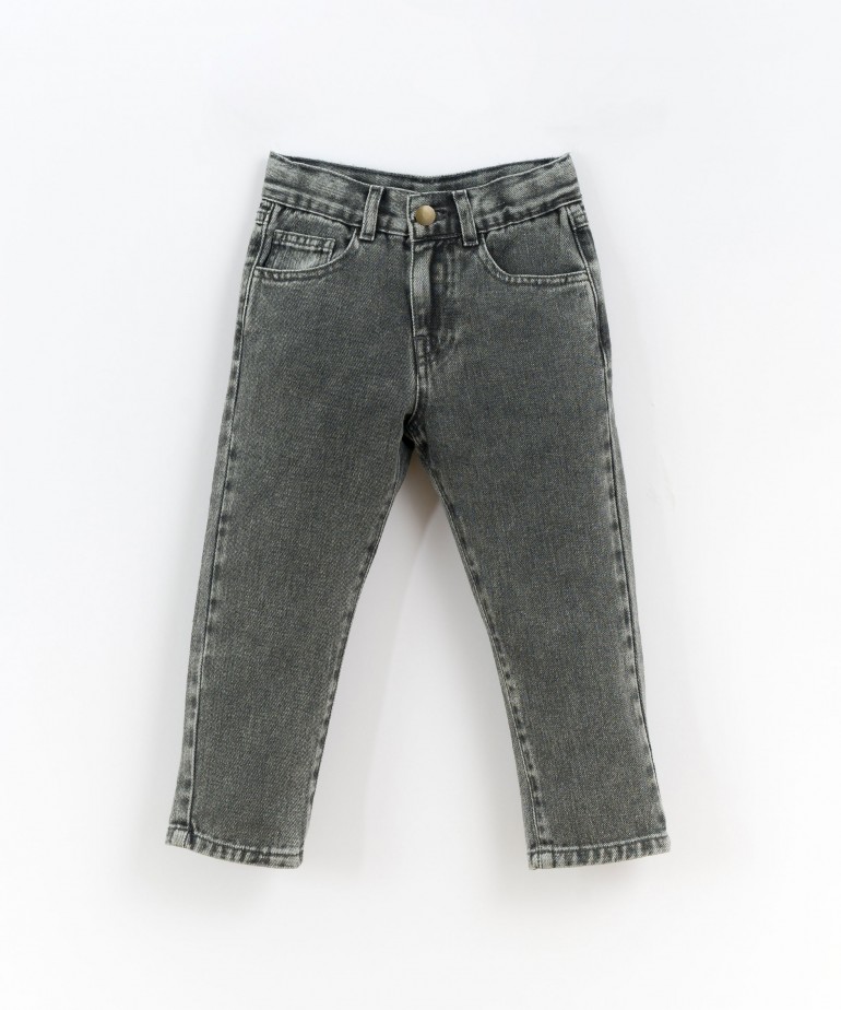 Pantaloni di jeans con cintura regolabile