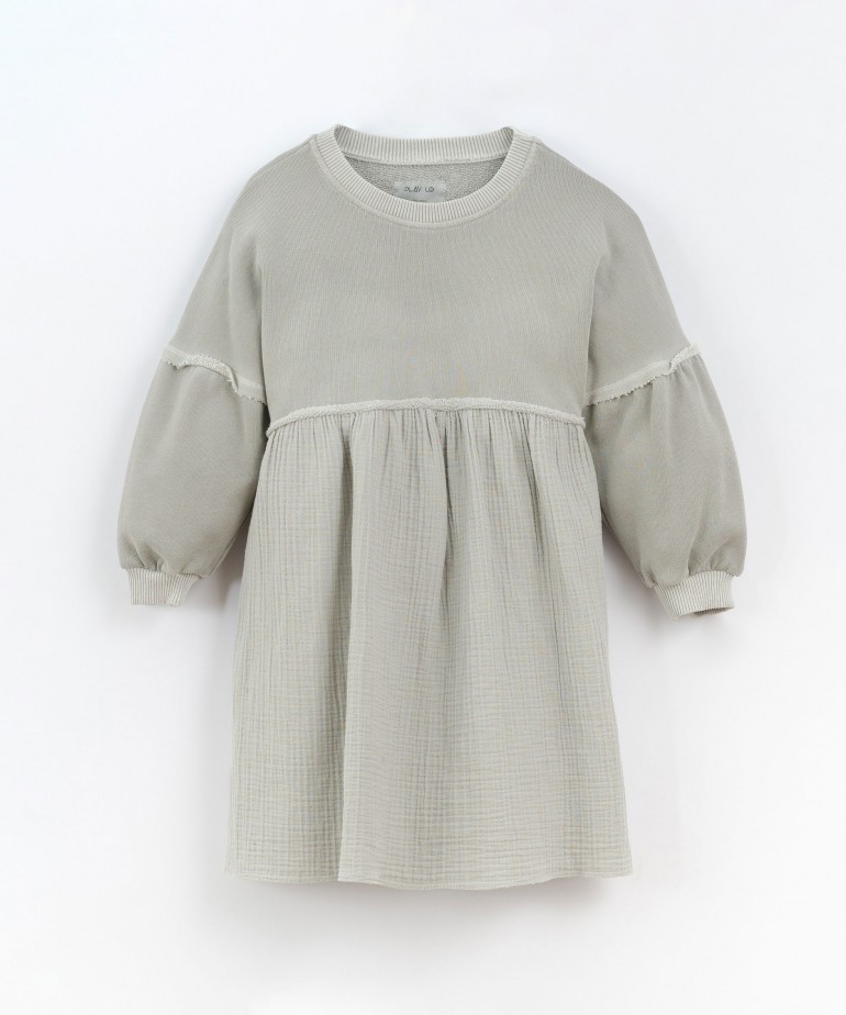 Dress in a mixture of jersey knit and cloth