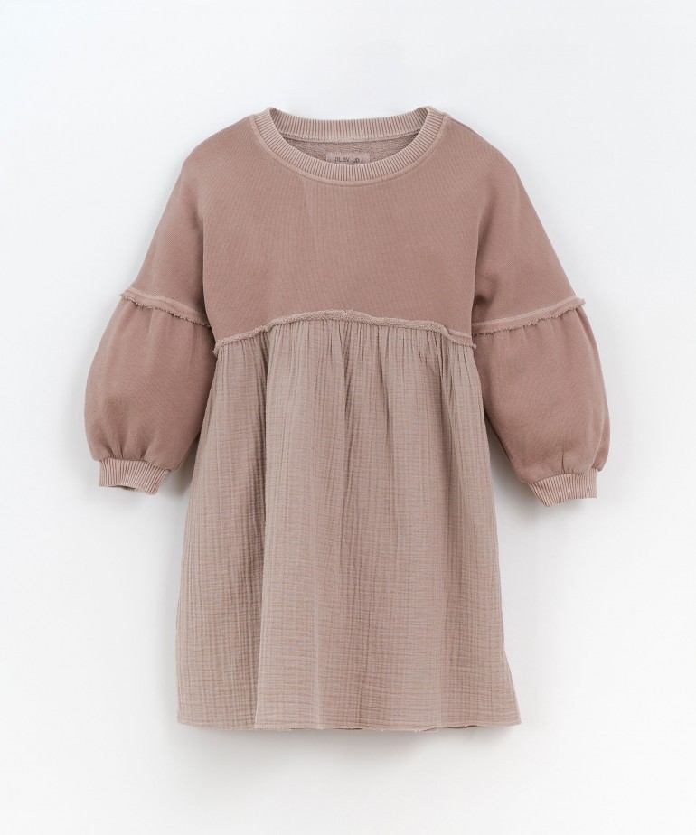 Dress in a mixture of jersey knit and cloth