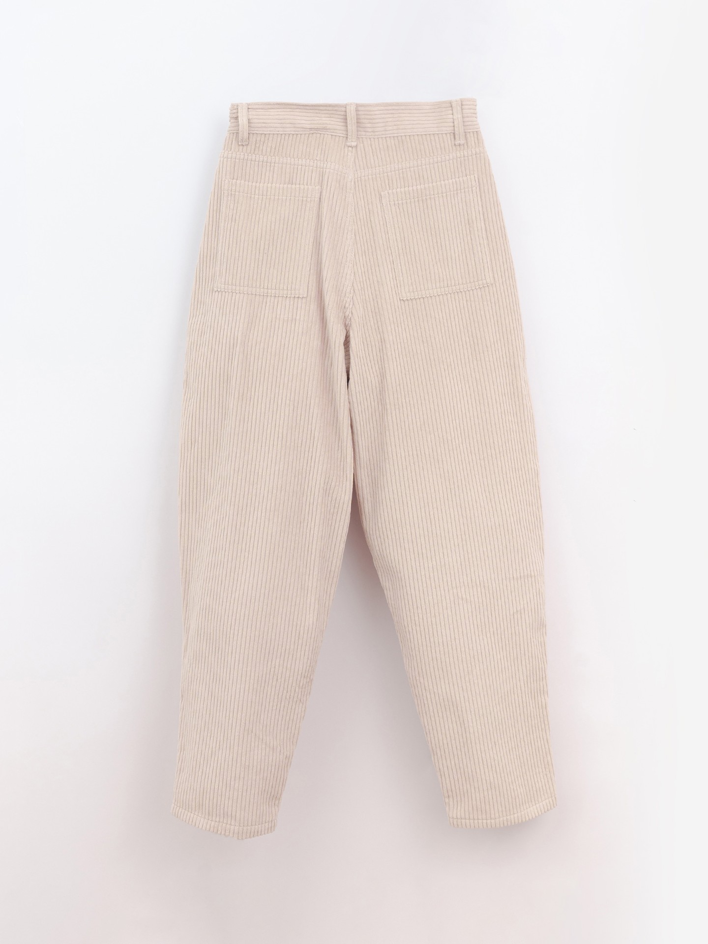 Calça em bombazine com botão de coco