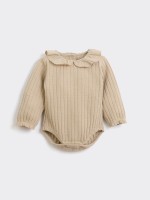 Body with cloth collar