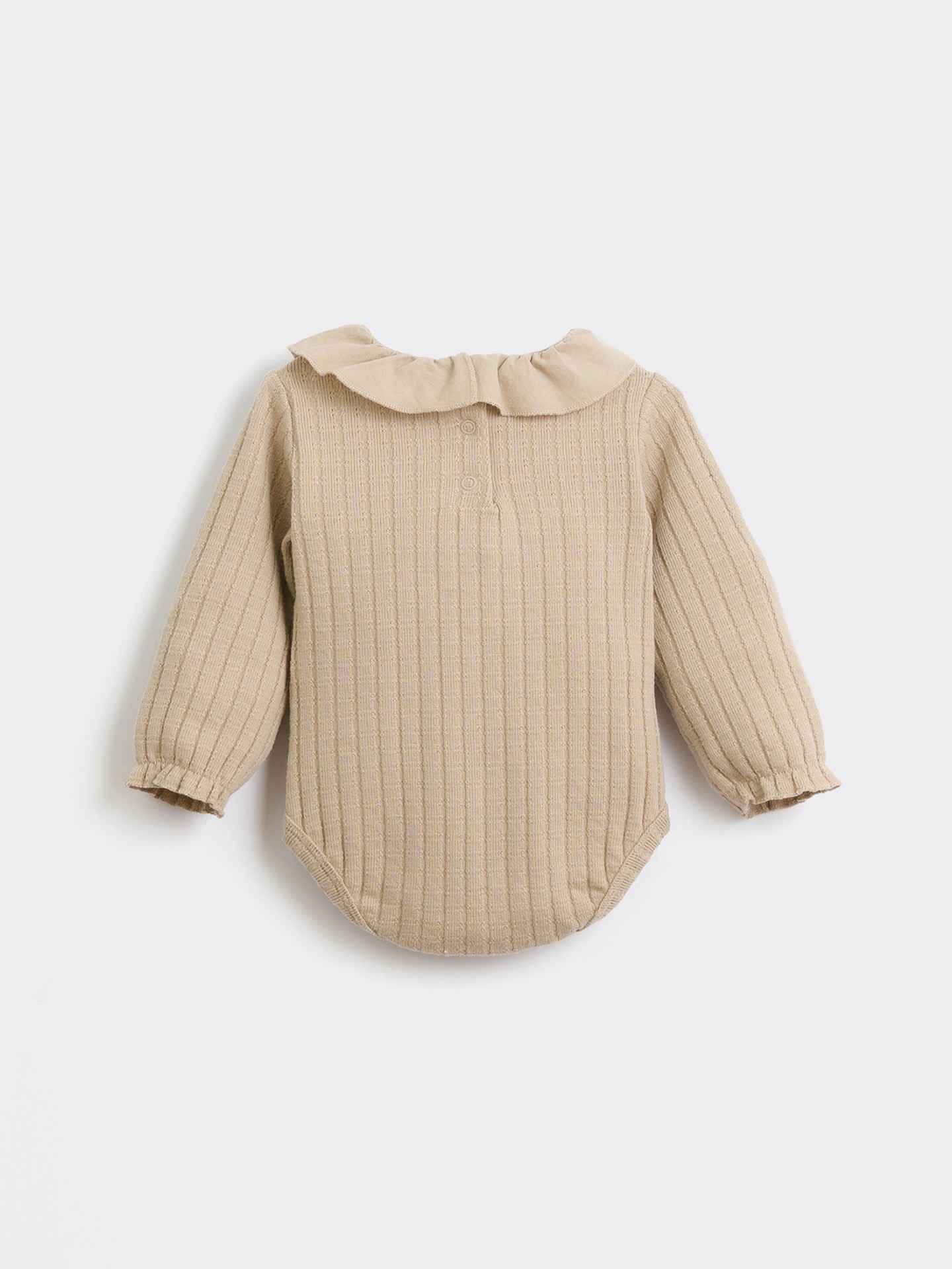 Body com pormenor de gola em tecido