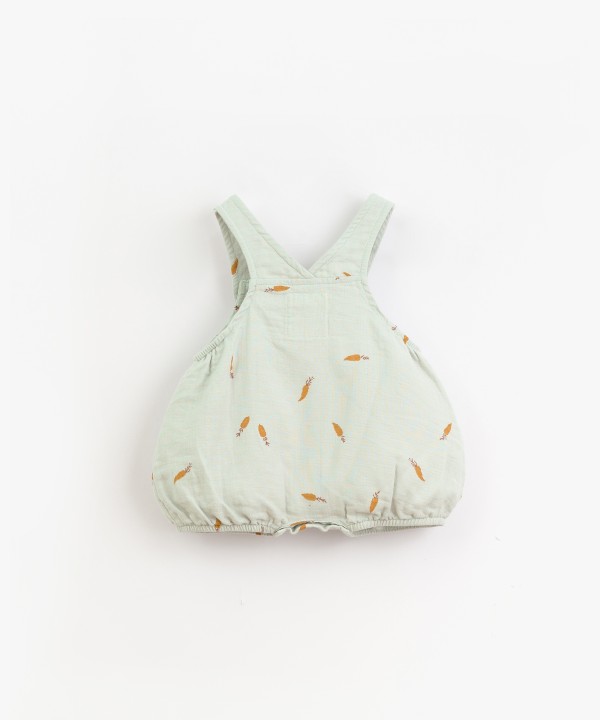Mono corto con estampado de zanahorias