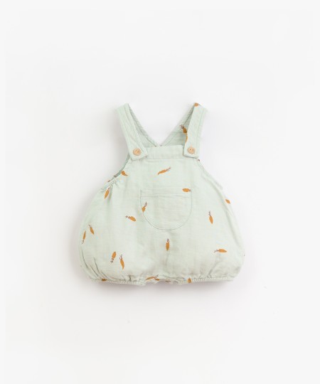 Mono corto con estampado de zanahorias