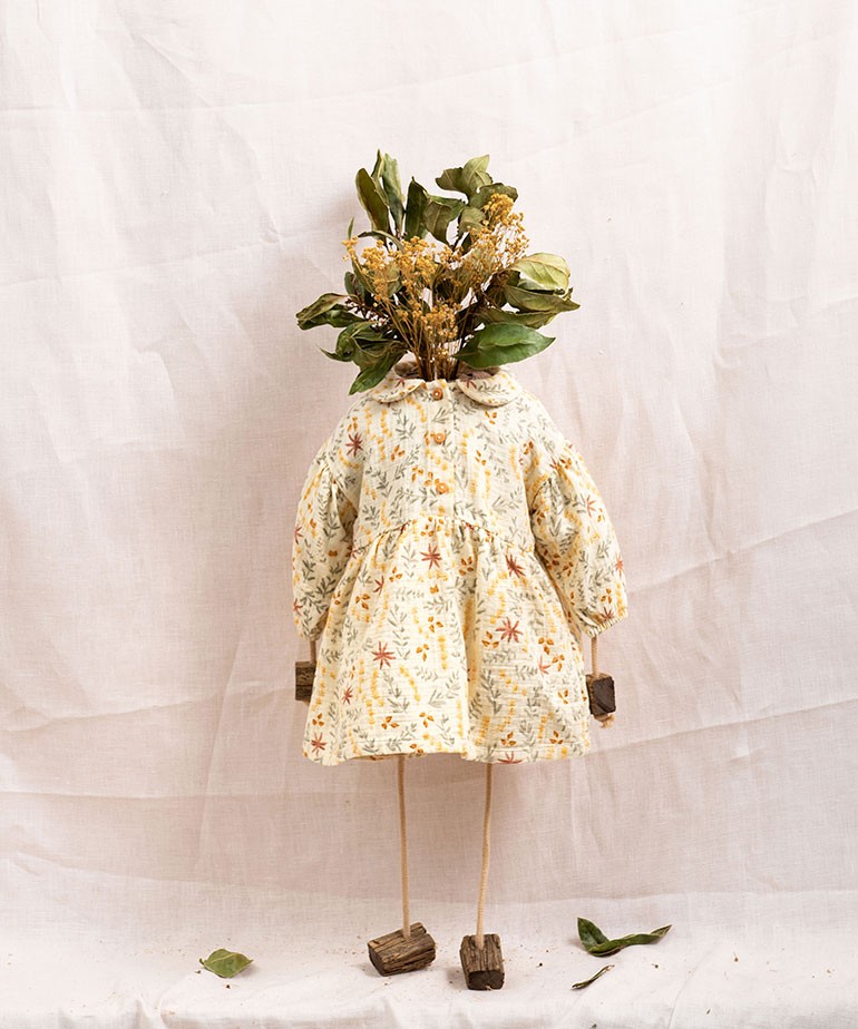 Cloth dress with twigs print