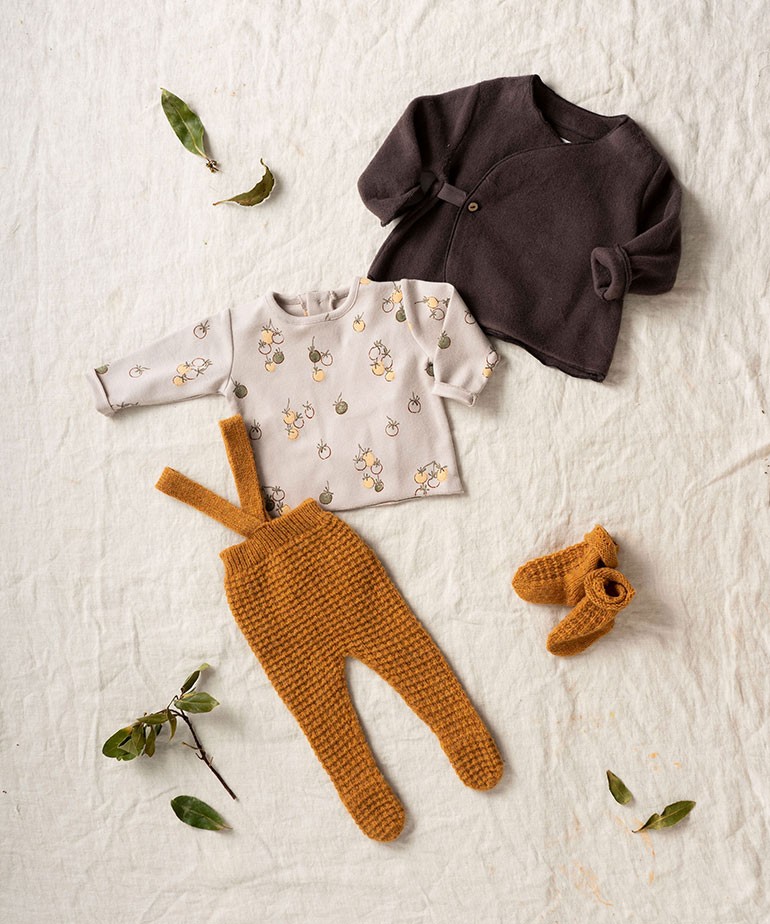 Camiseta con estampado de tomates