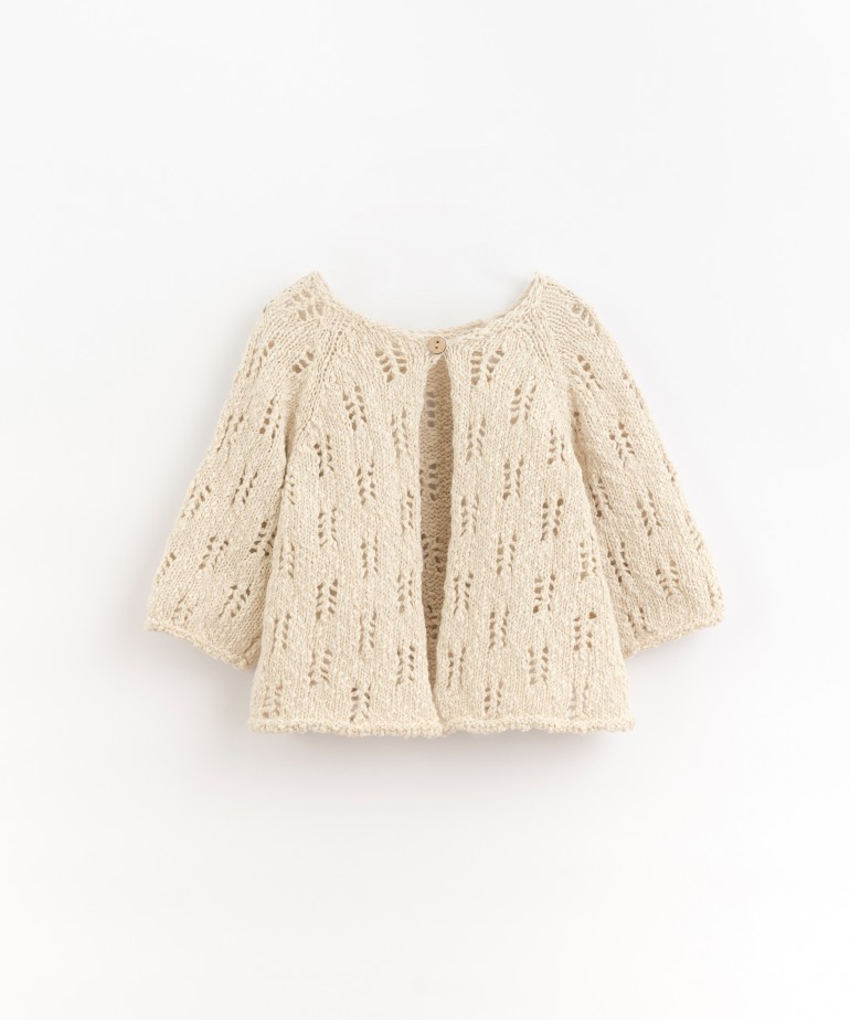 Knitted coat with coconut button